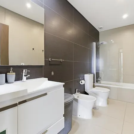 شقة Sea View, & Pool - Private Parking Ac & Wifi *