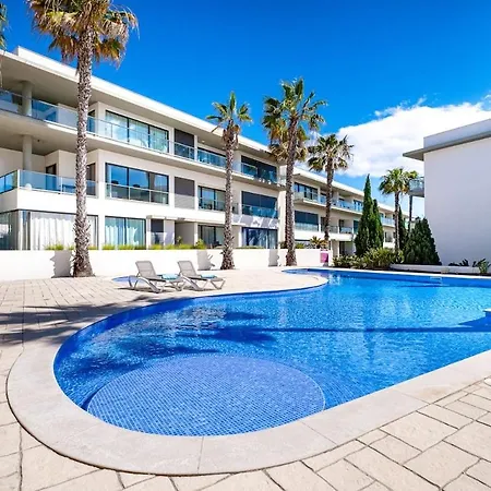Sea View, & Pool - Private Parking Ac & Wifi شقة *