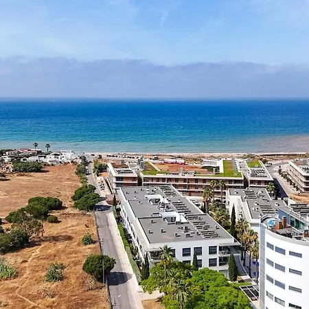 Sea View, & Pool - Private Parking Ac & Wifi شقة *